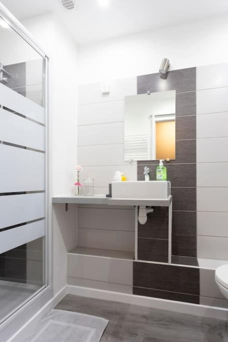 Chez Alexandra - Elegant Studio Avec Parking A Proximite Des Plages Ла-Гранд-Мот Экстерьер фото